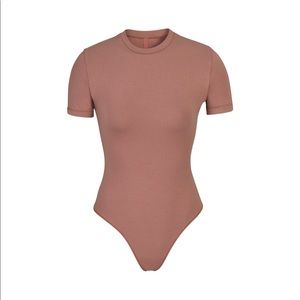 NWT $62 SKIMS COTTON JERSEY T-SHIRT BODYSUIT ROSE CLAY SIZE M